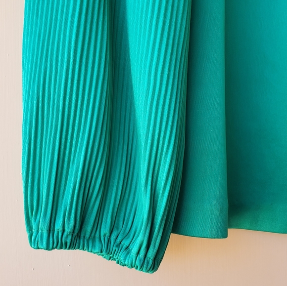 Vintage Emerald Silky Stylish Top - Picture 4 of 7